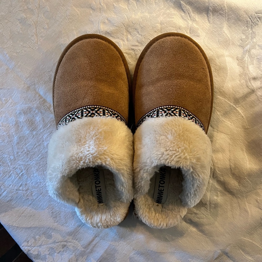 Minnetonka Tan Slippers with Cream Fur Lining 10 Womens - Picture 5 of 9